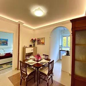 Domus Delphi Apartment