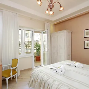 Deco's Place Teodora Apartment