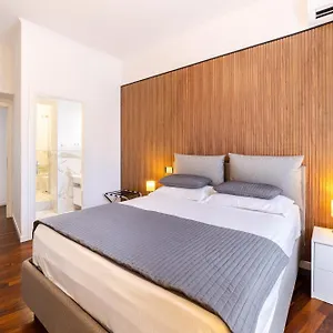 Saint Peter House Station Apartment